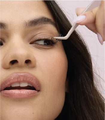 Apply Lashes