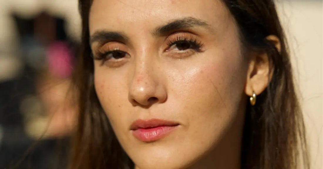 Full volume lashes adding bold, dramatic fullness and length for a glamorous, eye-catching look