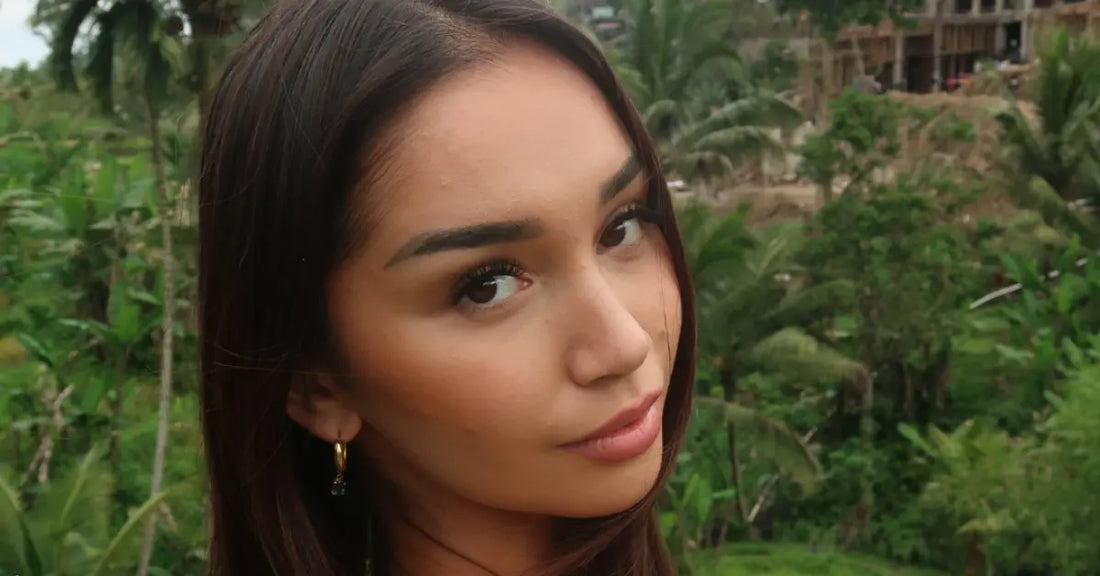 Hybrid lashes with volume creating a balanced, full look that enhances natural eye shape and definition